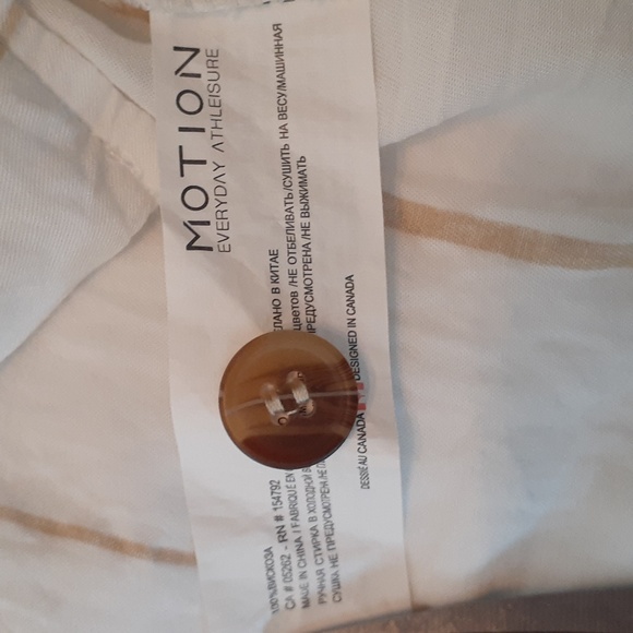 Gold and white long sleeve button down top size XL 100% rayon - Picture 5 of 10